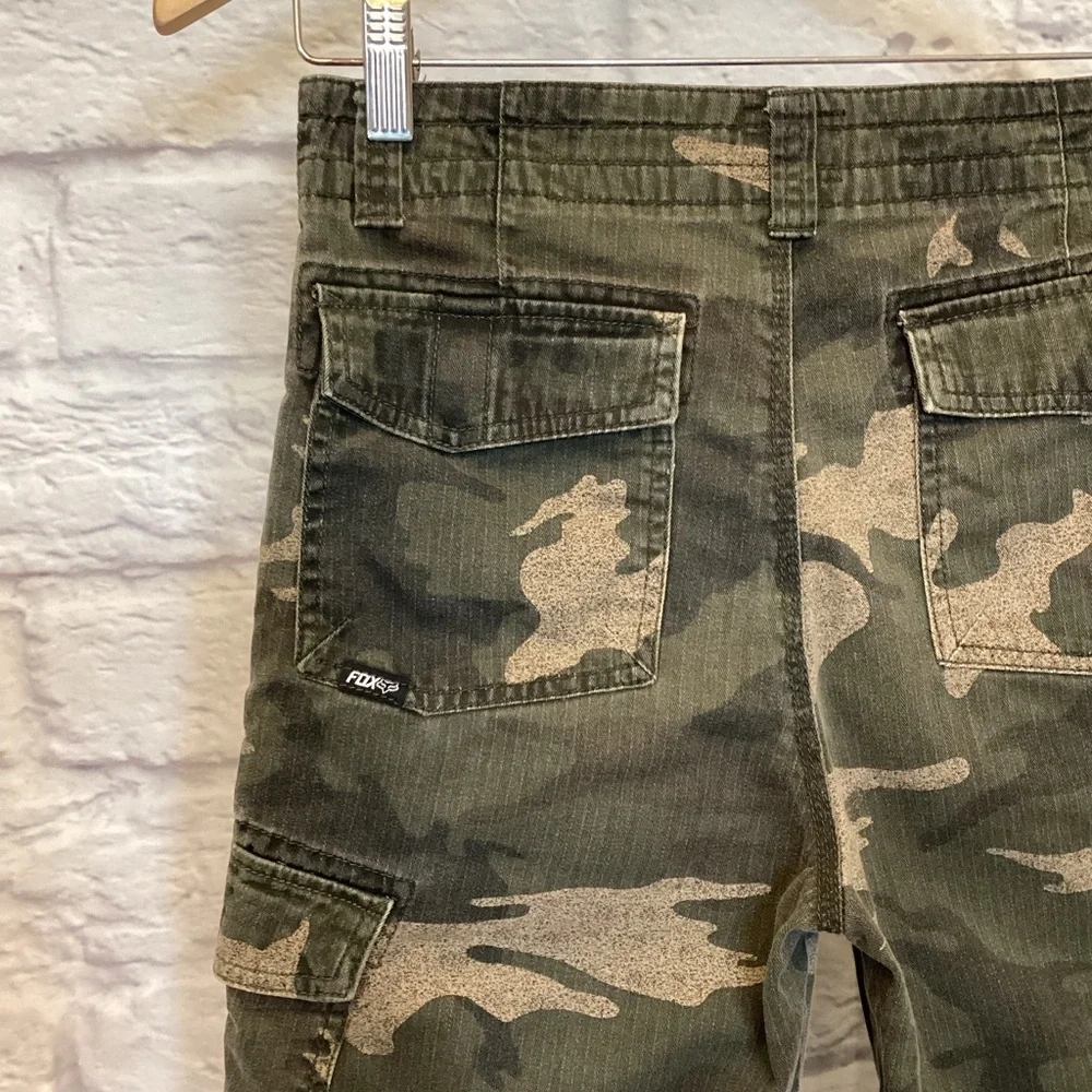 FOX Racing 28 Camouflage Cargo Men’s Shorts Camo Green 8” Inseam Logo Pockets